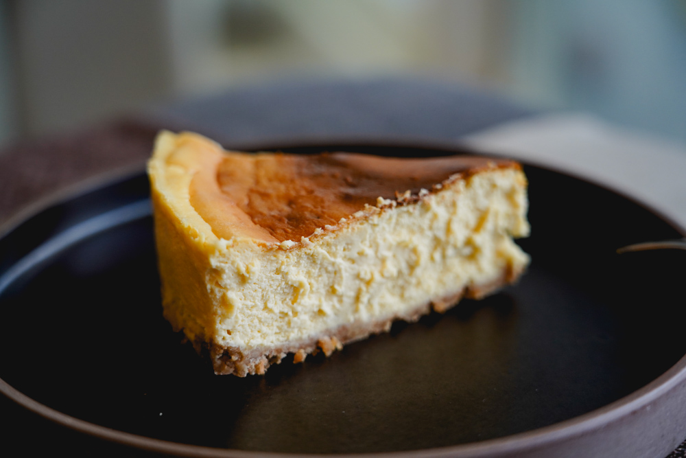 【甜點食譜】經典紐約起司蛋糕：重乳酪蛋糕食譜實作分享，連平常不愛蛋糕甜食的長輩都還想再一片！
