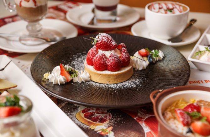 南港甜點｜Royal Host 樂雅樂家庭餐廳：Let‘s  Strawberry！！季節限定草莓甜點、草莓聖代搭配Special K 降低熱量，享用甜點不怕胖＠捷運南港展覽館餐廳、台北下午茶、草莓蛋糕