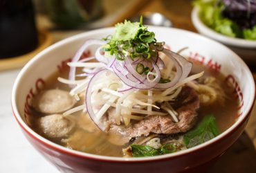 東區美食｜終於找到記憶裡的美式越南河粉味道！黃金琥珀湯頭扭轉你對越南河粉的想像-CYCLO 洛城牛肉粉仁愛店、國父紀念館美食