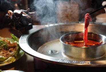 內湖葫洲美食｜四川龍府，邊吃川菜邊吃麻辣火鍋，溫體牛買一送一，嗜肉者最愛！正宗川菜，牛肉麵