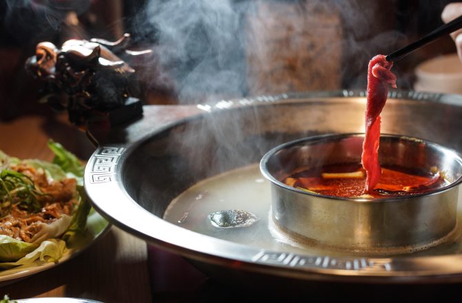內湖葫洲美食｜四川龍府，邊吃川菜邊吃麻辣火鍋，溫體牛買一送一，嗜肉者最愛！正宗川菜，牛肉麵