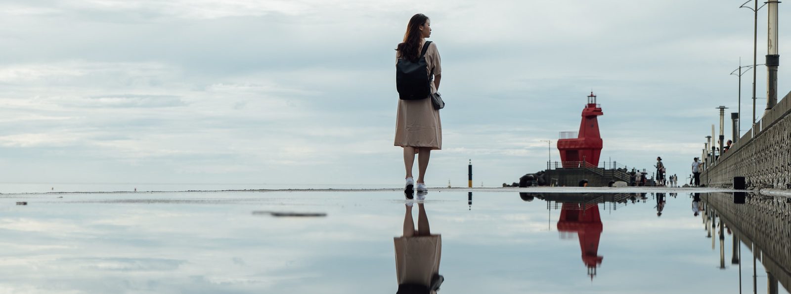 女生旅行背包推薦|Topologie:Ransel防潑水後背包 簡約流線防潑水設計、可裝13吋筆電、上班通勤包包推薦、日常穿搭好搭配