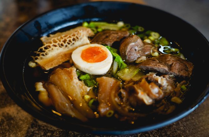 嘉義牛肉麵推薦｜半畝田北方麵食館：2014年台北牛肉麵節的創意組冠軍，CP值超高三寶麵