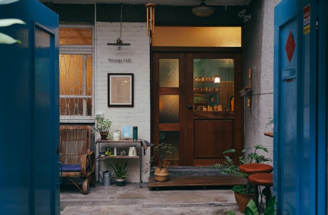 永春咖啡廳｜本然生活 nisarga cafe：老宅咖啡廳，舒服的自在感還以為回到了歐洲，不限時咖啡廳