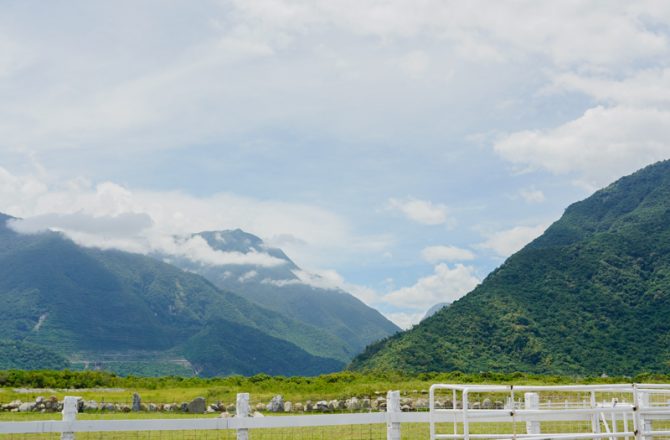 花蓮景點｜崇德螢農場：媲美為台版紐西蘭，一面是壯闊大山、一面是一望無際大海，還有超多小動物可餵食