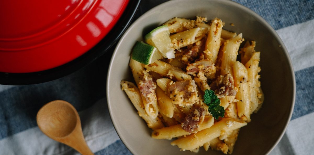 培根蛋奶義大利麵食譜｜備料簡單，大人小孩都喜歡，加入蛋汁時間要抓準避免凝固