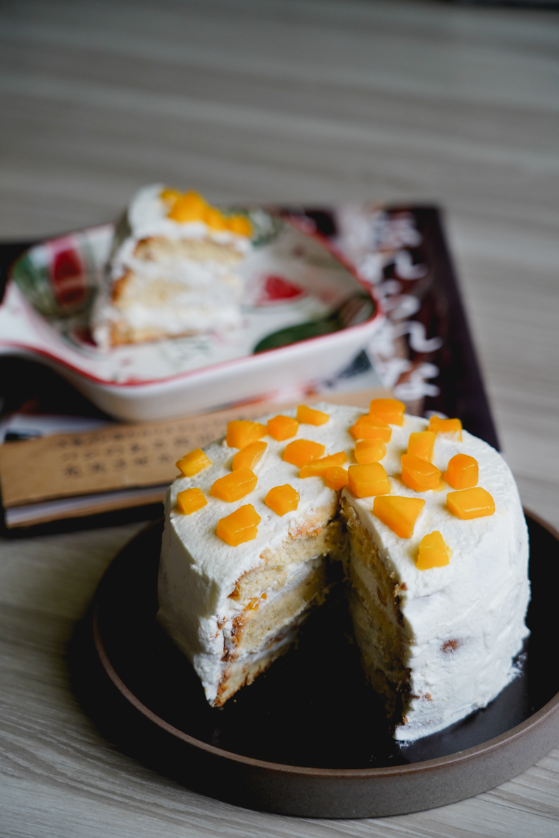 【甜點食譜】水果蜂蜜海綿蛋糕食譜：自由更換當季水果，鮮奶油夾心蛋糕