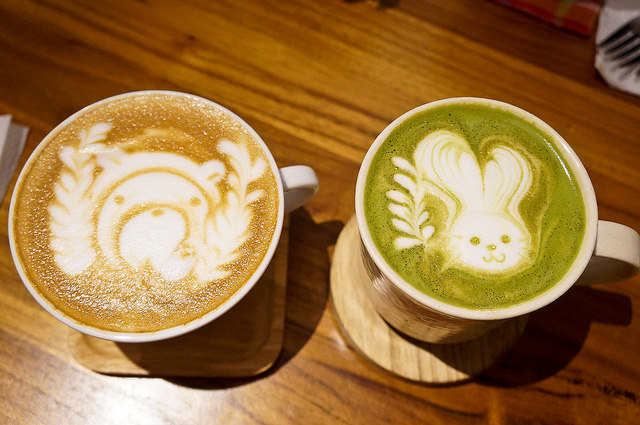 [食記]療育系日式小店 可愛兔兔熊熊拉花 – 六丁目cafe
