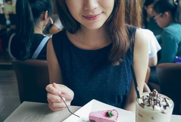 [食記]士林 一個人也可以來的咖啡廳 環境舒適 不限時 wifi 下午茶套餐 – 看電車咖啡館