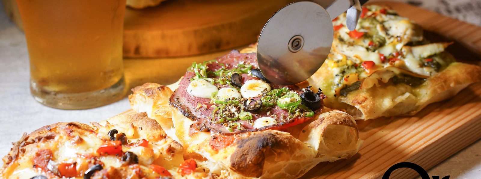 市府松菸│紐約正夯的羅馬蜂巢Pizza台灣也吃的到囉!還有多款Pizza餅皮衍生的料理、餐酒館等級下酒菜、臺虎精釀啤酒,榮登歐奇近期聚餐新歡餐廳|PiZZAHOOD披薩樹