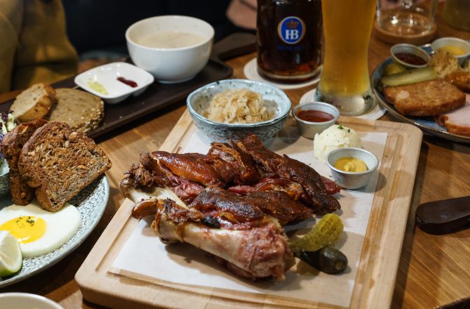 南京復興美食推薦｜Schumann’s Bistro No. 6舒曼六號餐館南京店：想品嘗道地又好吃的德國豬腳不用想了，直接來這吧！還有德國皇家等級的生啤酒可搭配，多人聚餐首選